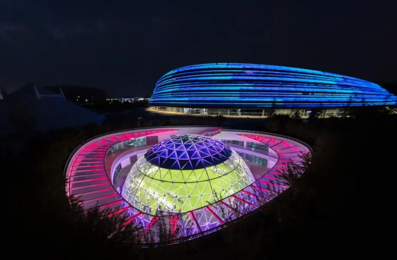 全球首个，正式启用！米兰milanLED炫彩点亮“熊猫眼”